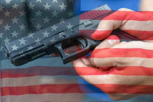 Vereinigte Staaten Waffengesetze - Waffen und Waffen. eine Hand des Menschen praktisch — Stockfoto
