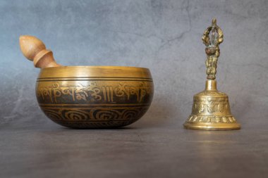 Singing kase ve altın çan yakın çekim, yatıştırıcı ve meditative. 