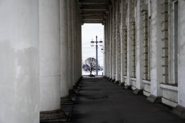 Kemerli geçiş, St Petersburg değişim binası