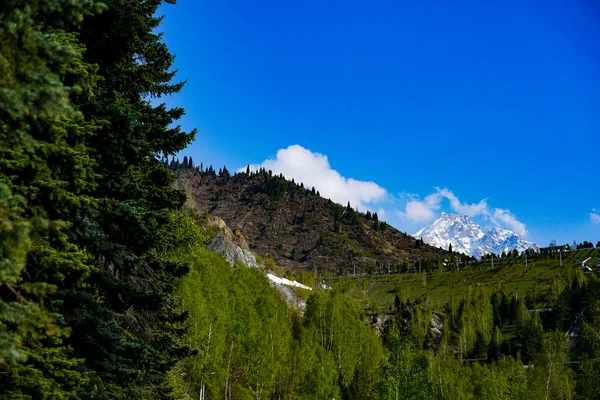 Mountains in Kazakhstan,Snow-capped peak.Tien Shan, Almaty, Kazakhstan. — Stock Photo, Image