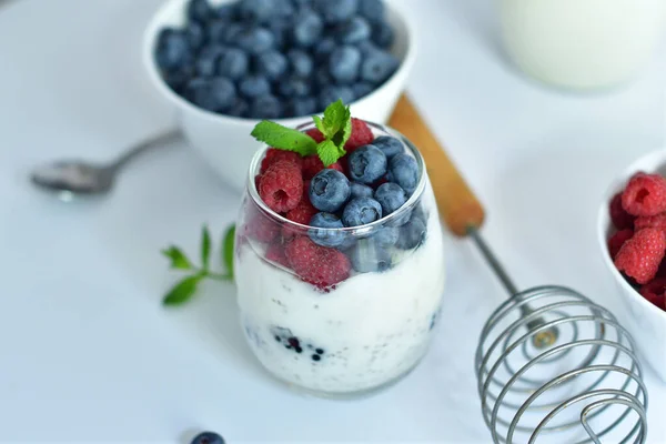 Two Glasses Delicious Homemade Smoothie Dessert Made Chia Berries Delicious — Stock Photo, Image