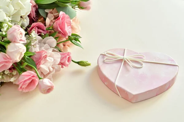 Букет Делікатних Рожевих Квітів Подарунків Або Коробки Під Подарунок Flower — стокове фото