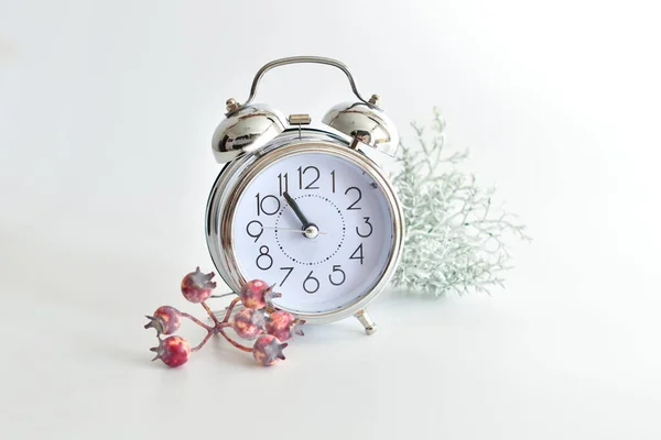 Viejo Reloj Despertador Decoración Año Nuevo Navidad Año Nuevo Concept — Foto de Stock