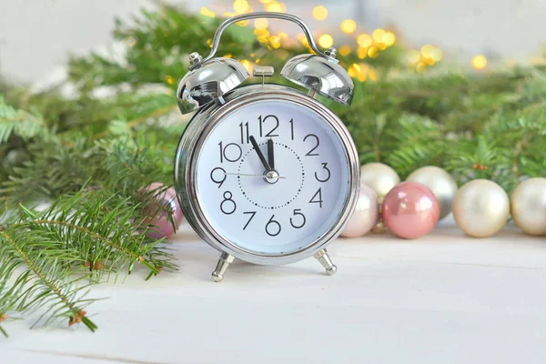 Christmas Clock Composition Old Alarm Clock Surrounded Fir Branches Christmas — Stock Photo, Image