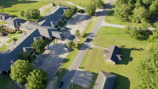 Вид Воздуха Типичный Американский Пригородный Район Представляющий Собой Смесь Жилых — стоковое видео