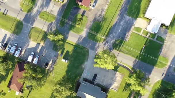 Luftaufnahme Einer Typisch Amerikanischen Vorortgegend Die Eine Mischung Aus Wohn — Stockvideo