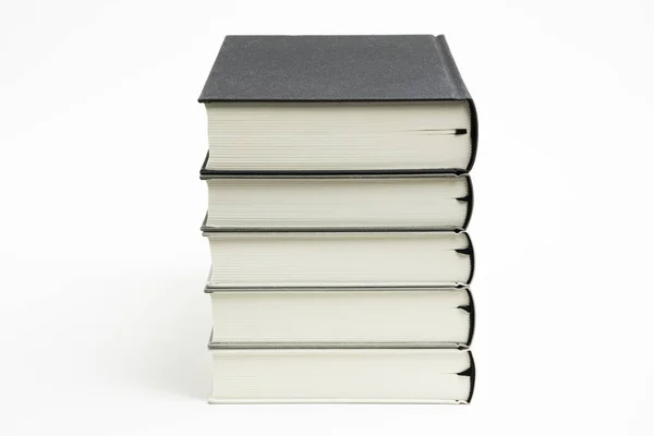 En uppsättning prydligt staplade monokromatiska tyg bundna böcker — Stockfoto