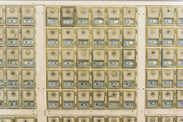 Orta Yüzyıl Tasarım Pirinç Posta Posta Kutuları — Stok fotoğraf