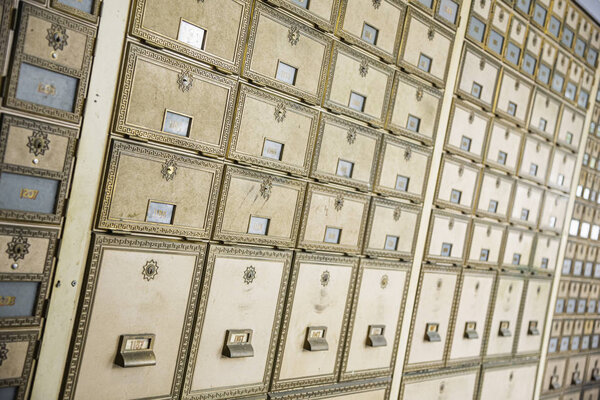 Папки Mid-Century Design Brass Post Office
