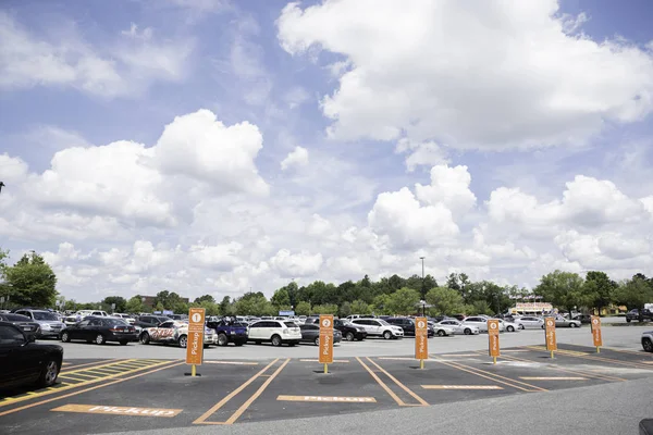 Walmart pick-up service parkeerplaats — Stockfoto