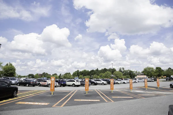 Walmart pick-up service parkeerplaats — Stockfoto