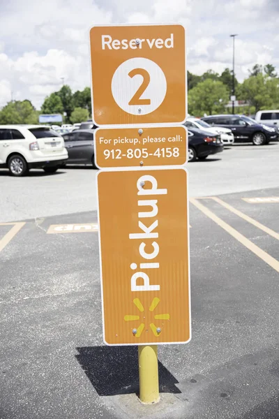 Serviço de Recolha Walmart Área de estacionamento — Fotografia de Stock