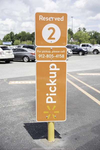 Serviço de Recolha Walmart Área de estacionamento — Fotografia de Stock