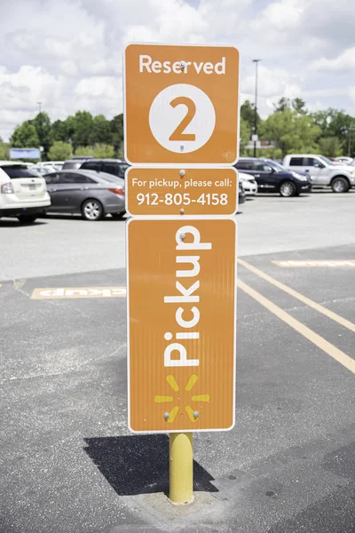 Walmart pick-up service parkeerplaats — Stockfoto