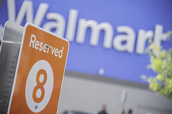 Стоянка Walmart Pickup Service
