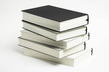 Bir Düzensiz Yığın Bez Ciltli Kitaplar