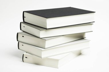 Bir Düzensiz Yığın Bez Ciltli Kitaplar