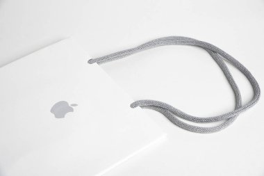 Apple Store Beyaz Kağıt Torba
