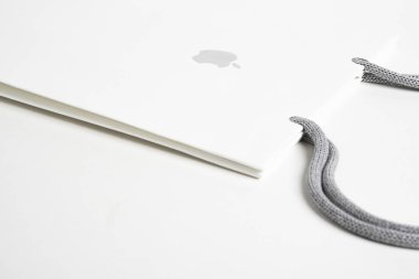 Apple Store Beyaz Kağıt Torba