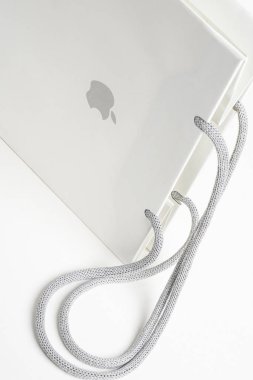 Apple Store Beyaz Kağıt Torba
