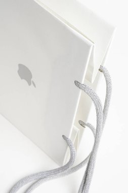 Apple Store Beyaz Kağıt Torba