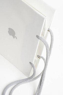 Apple Store Beyaz Kağıt Torba