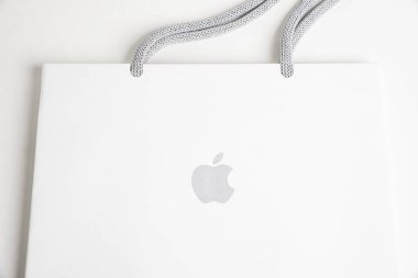Apple Store Beyaz Kağıt Torba