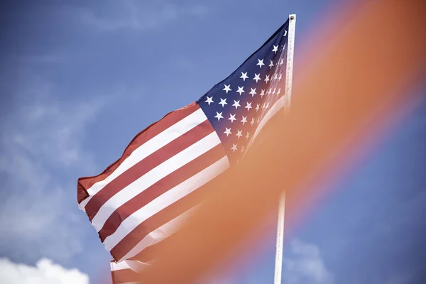 Bandera americana con bandera — Foto de Stock