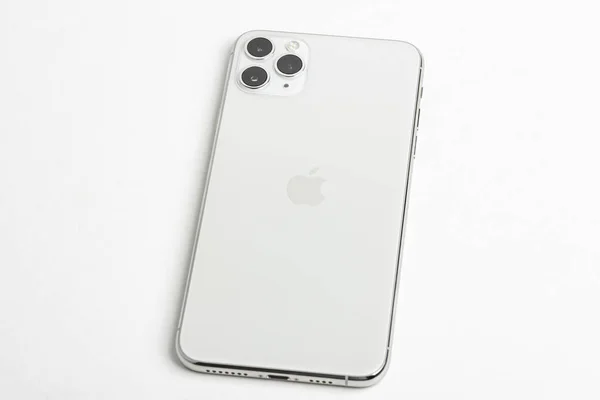 IPhone 11 Pro แม็กซ์ สีเงิน — ภาพถ่ายสต็อก