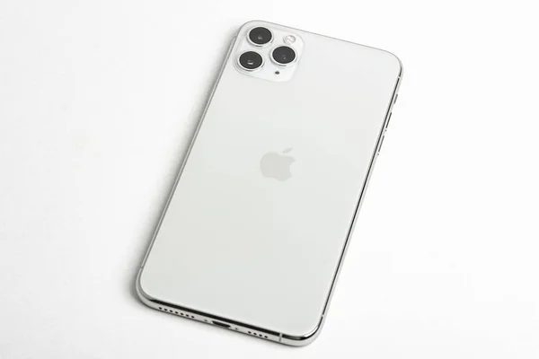 Iphone 11 pro max silber — Stockfoto