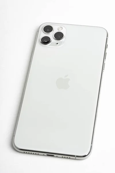 Iphone 11 Pro Max Gümüş — Stok fotoğraf