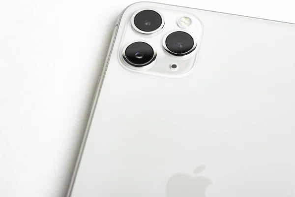 IPhone 11 Pro แม็กซ์ สีเงิน — ภาพถ่ายสต็อก