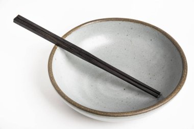 Bir kâse ile Çubuklar