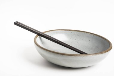 Bir kâse ile Çubuklar