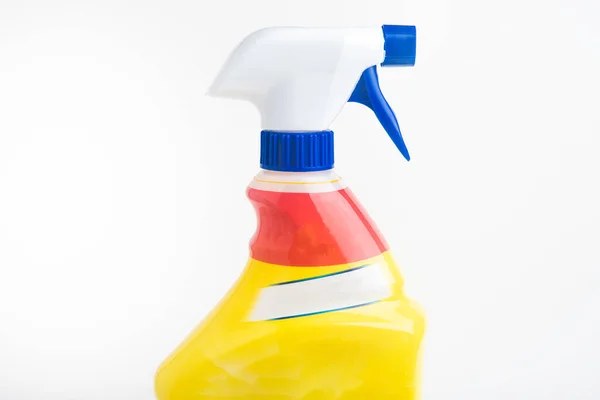 白色和蓝色液体喷雾塑料瓶顶部的特写 装在普通的白色底座上 — 图库照片