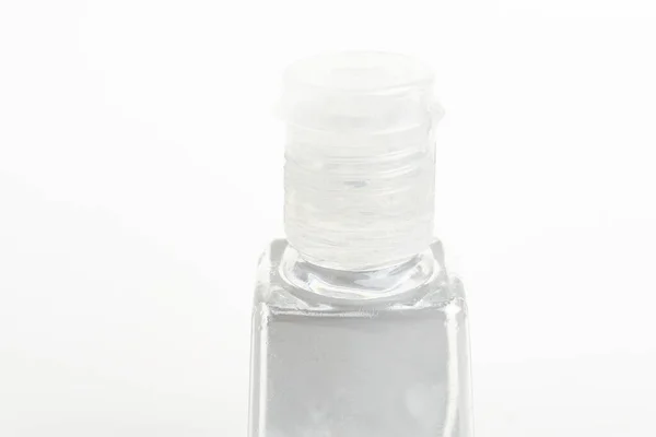ポケットサイズの透明ハンドサニタイザープラスチックディスペンサーボトルのトップキャップのクローズアップ製品です — ストック写真