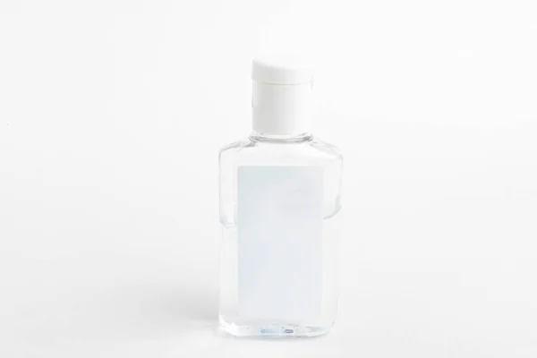 Geniş Şeffaf Dezenfektanı Plastik Bir Şişenin Saf Beyaz Arka Planda — Stok fotoğraf