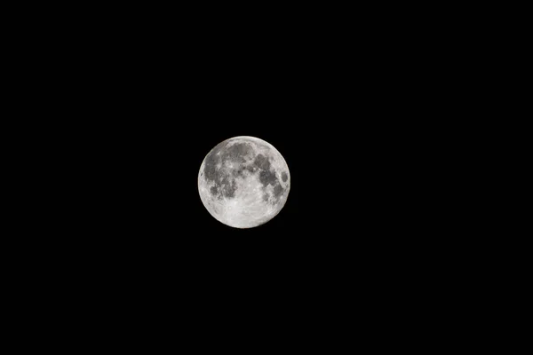 Una Luna Piena Luminosa Appesa Nel Bel Mezzo Una Notte — Foto Stock