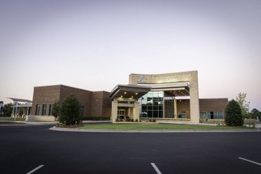 Vidalia, Georgia / ABD - 13 Mart 2020: Meadows Bölgesel Tıp Merkezi 'nden Tommy ve Shirley Strickland Kanser Merkezi.