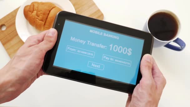 Een Succesvol Persoon Maakt Een Geld Transfer Een Mobiele Bank — Stockvideo