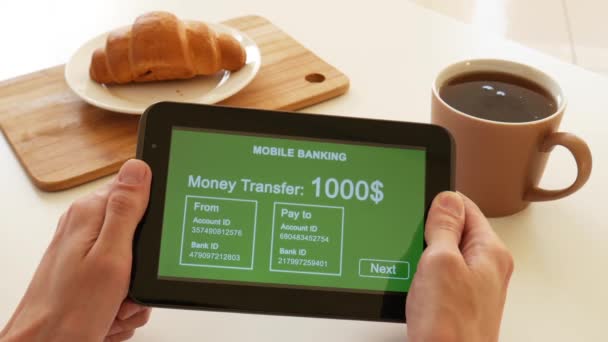 Una Persona Hace Una Transferencia Utilizando Banco Internet Tableta Vista — Vídeo de stock