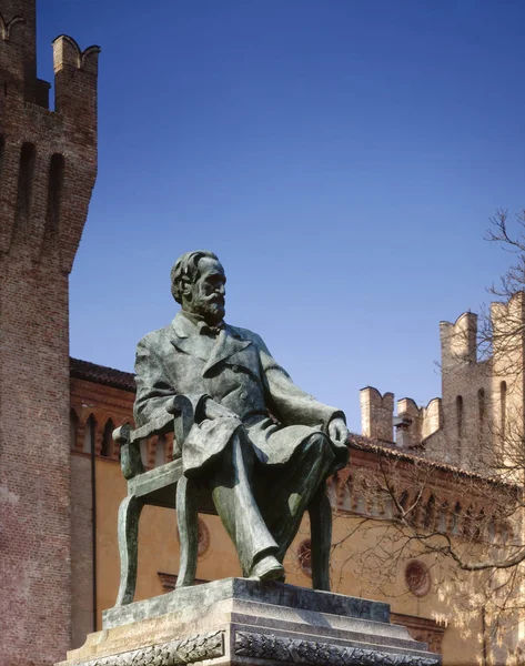 Памятник Джузеппе Верди — стоковое фото