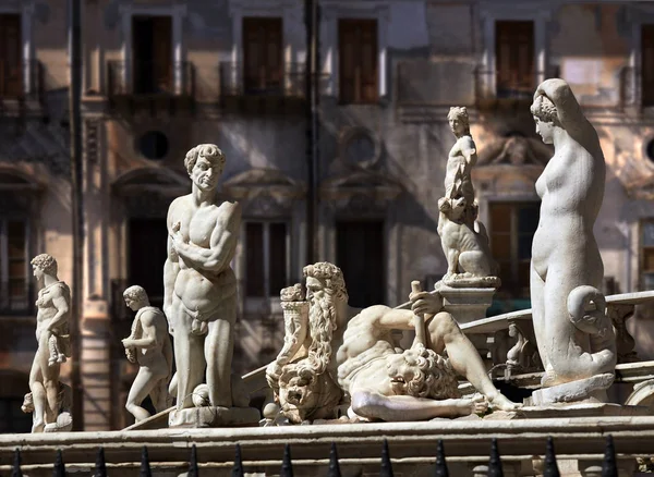 Палермо, преторианский фонтан — стоковое фото