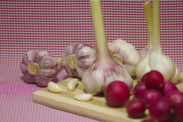 Légumes Sains Sur Fond Rose Ail Frais Allium Bulbus Allii — Photo