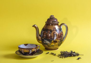  Çaydanlık ve çay.