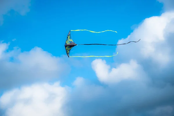 Sárkányeregetés Kék Ellen Játék Hogy Repül Levegőben Való Kitettség Szél — Stock Fotó