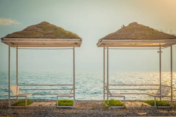 Leeg Zomercafé Het Strand Geen Bezoekers Door Pandemie Covid Tafels — Stockfoto