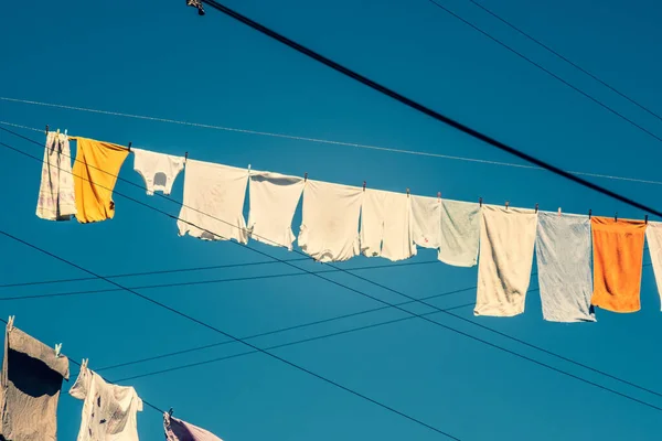 Laundry Hanging Clothesline Ropes Pulled Houses City Clothes Air Dried — Stock Photo, Image