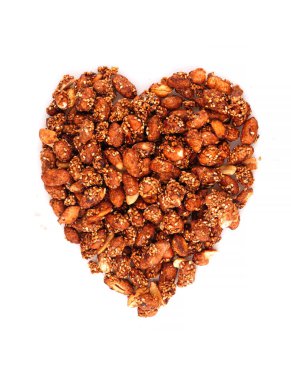 Beyaz arka planda izole edilmiş kalp sembolüyle kaplanmış organik sos.