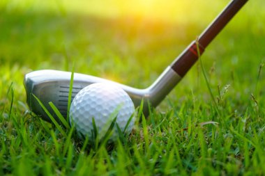 Tayland 'daki güzel golf sahasında golf ve golf sopası. Birlikte
